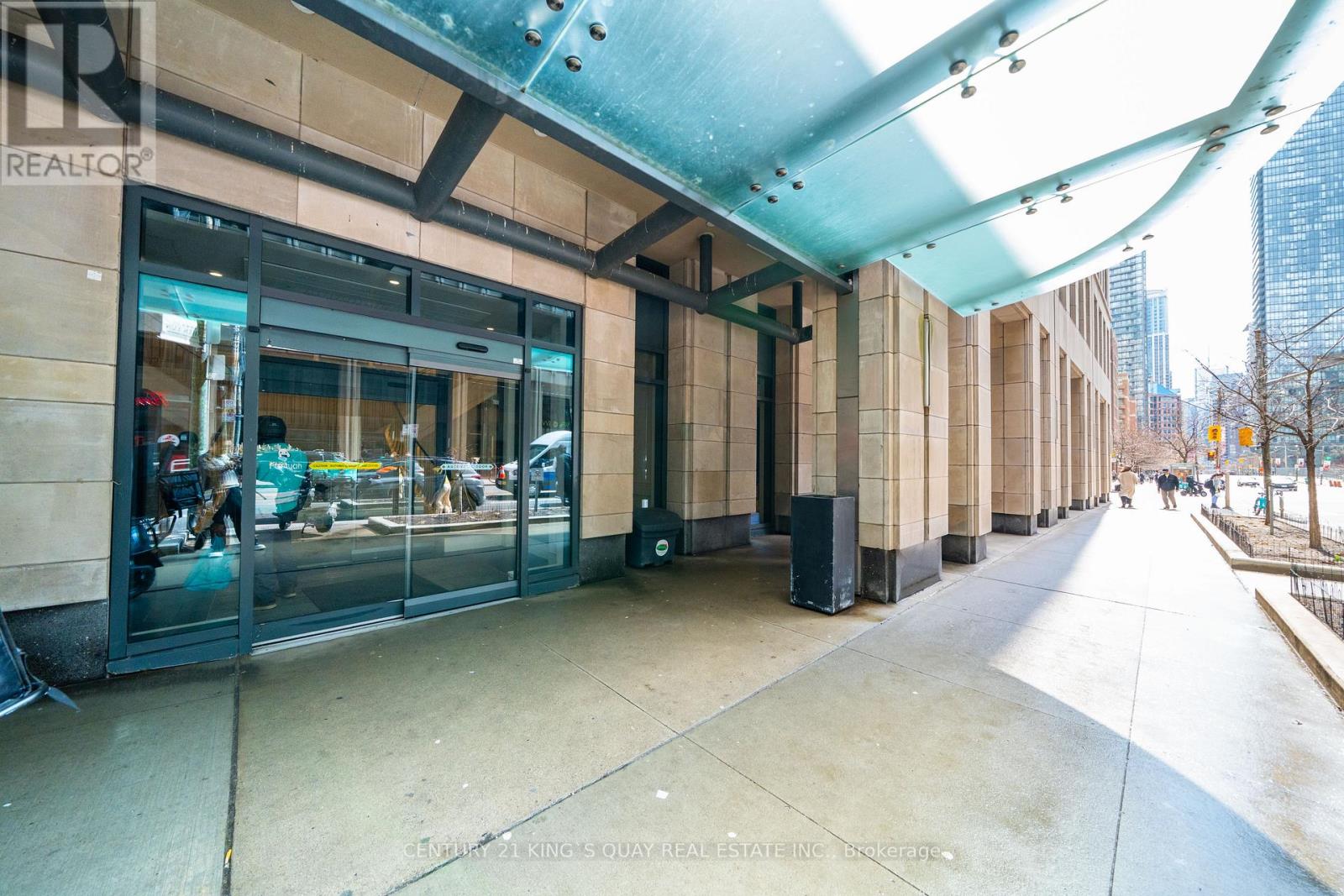 Ph5 - 955 Bay Street, Toronto, Ontario  M5C 0C6 - Photo 2 - C12966826