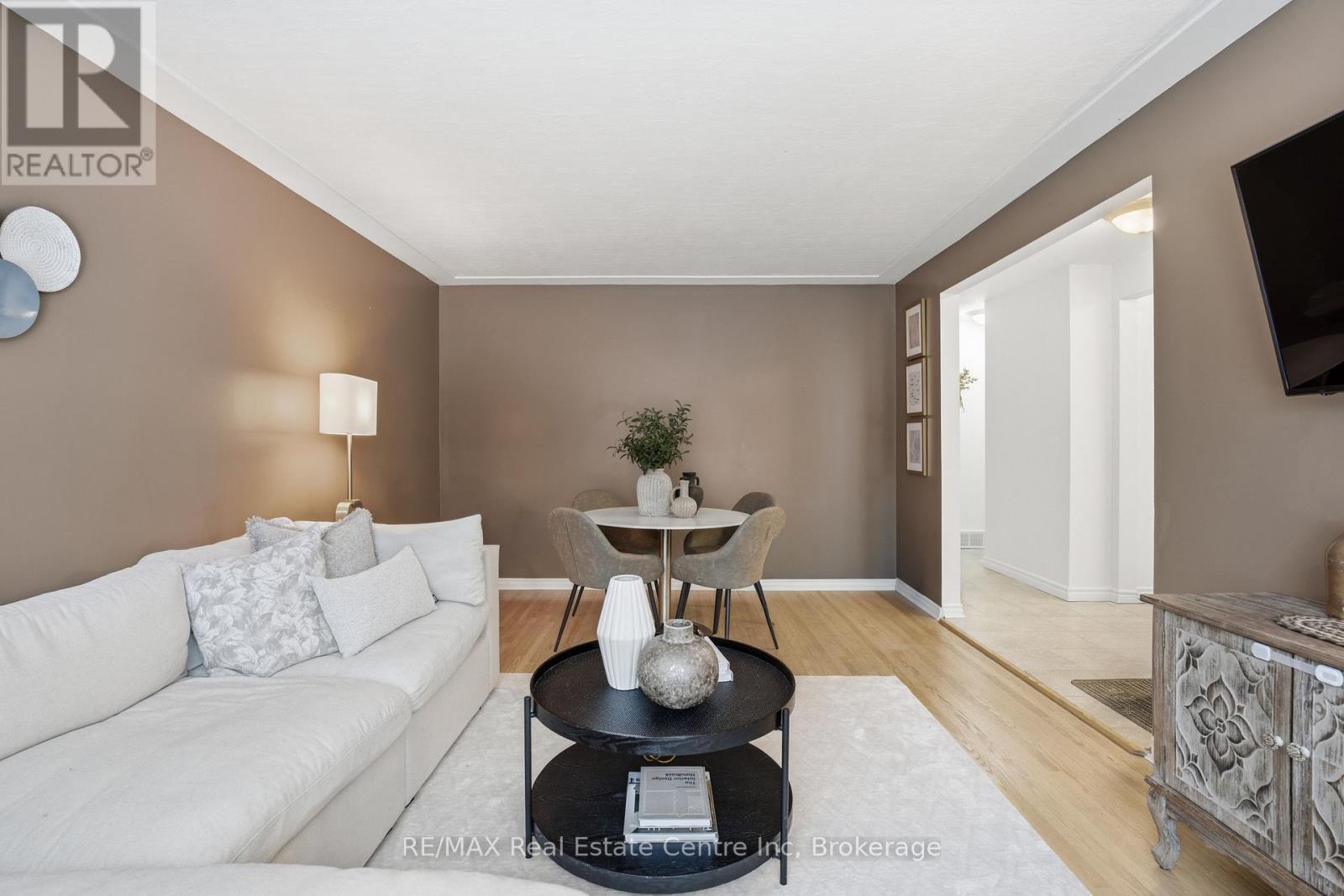 154 Waverley Drive, Guelph, Ontario  N1E 1H2 - Photo 4 - X12968596