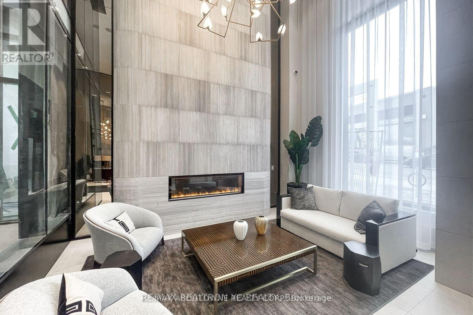 806 - 2020 Bathurst Street, Toronto, Ontario  M5P 0A6 - Photo 2 - C12968554