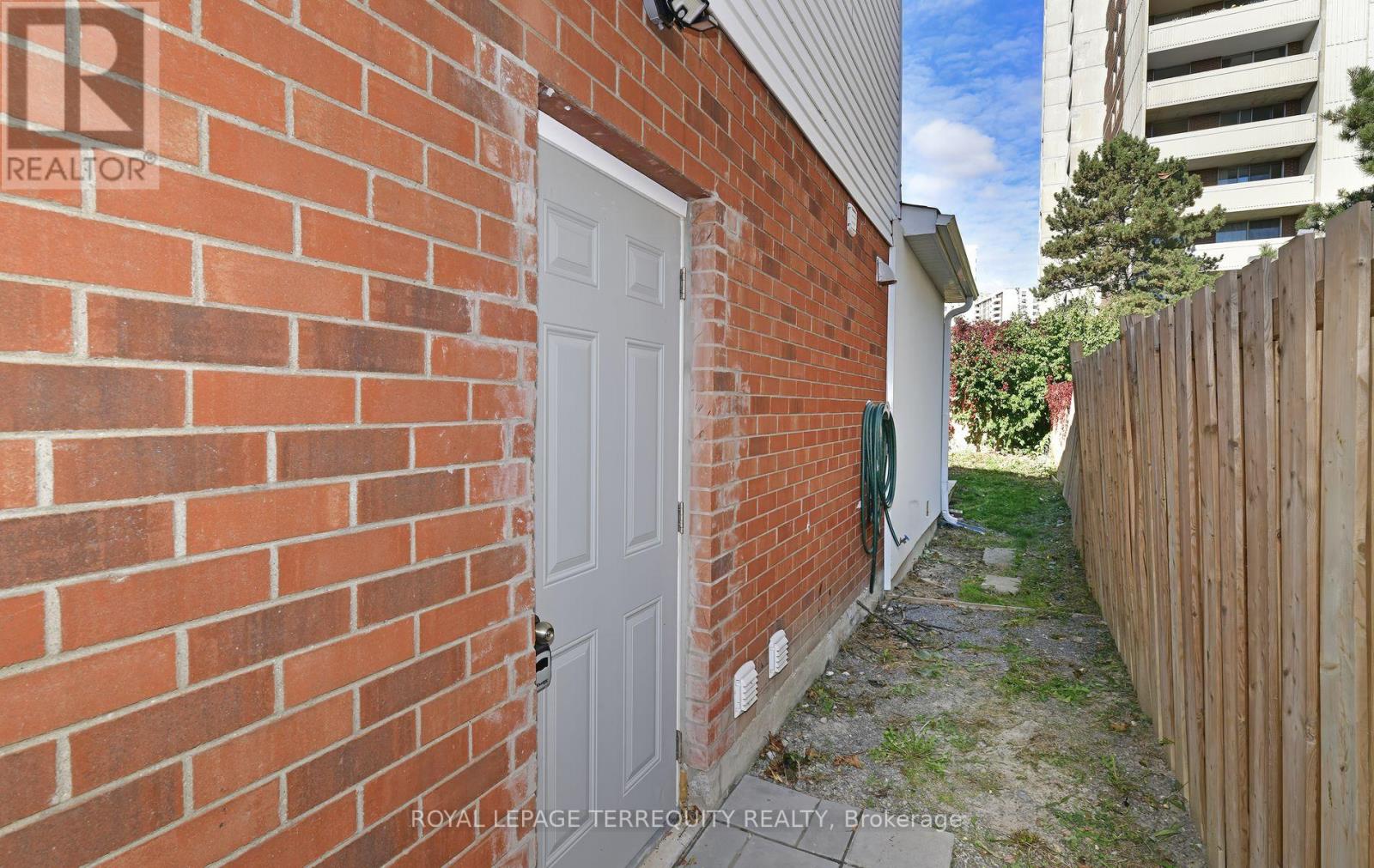 B - 36 Plumridge Court, Ajax, Ontario  L1S 3Z8 - Photo 4 - E12968550
