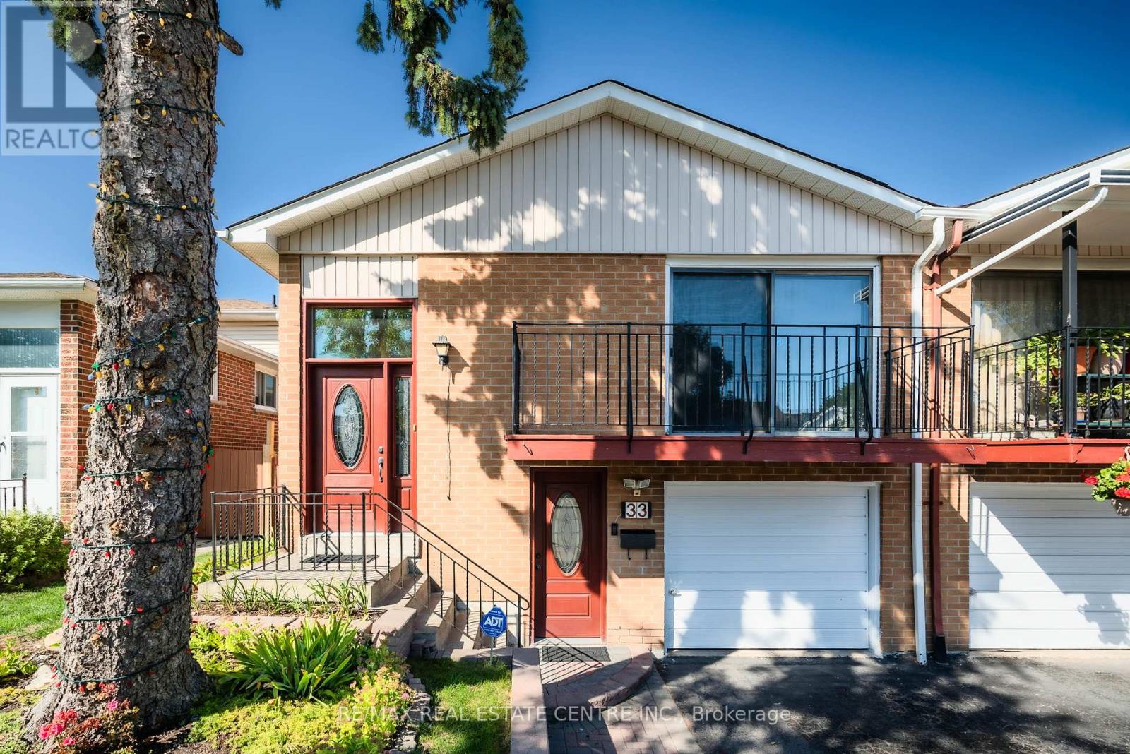 33 MILLHOUSE CRESCENT, Toronto, Ontario