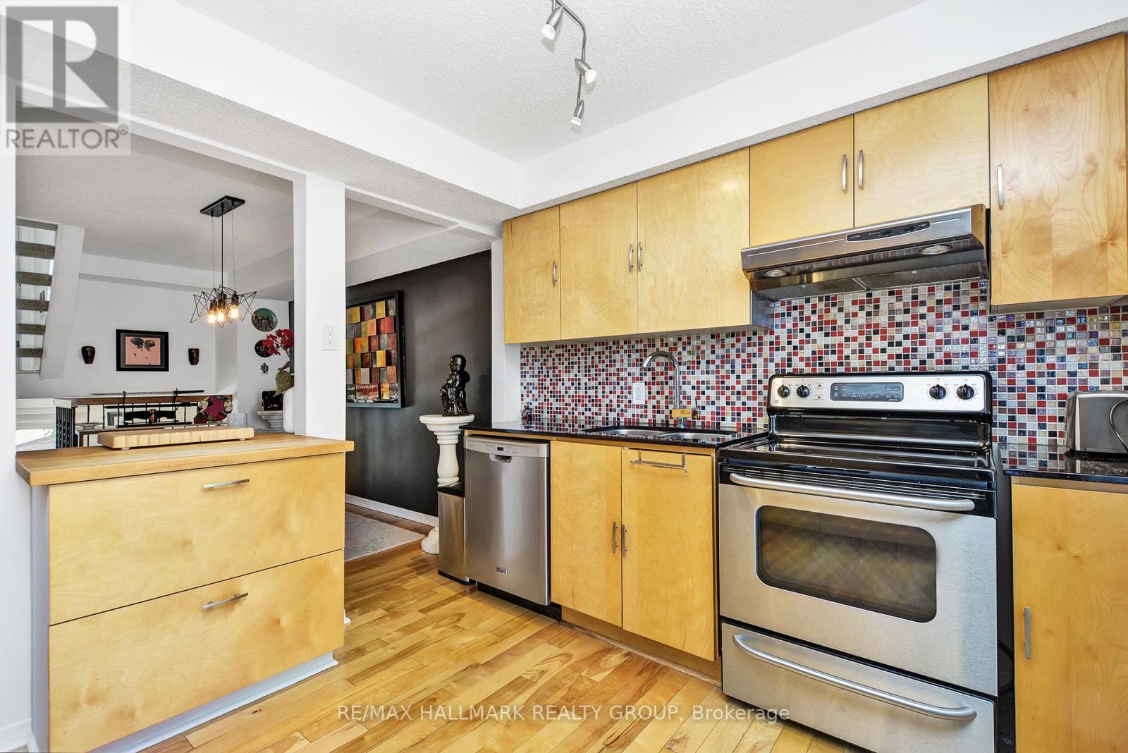 256 Bruyere Street, Ottawa, Ontario  K1N 5E6 - Photo 17 - X12968574