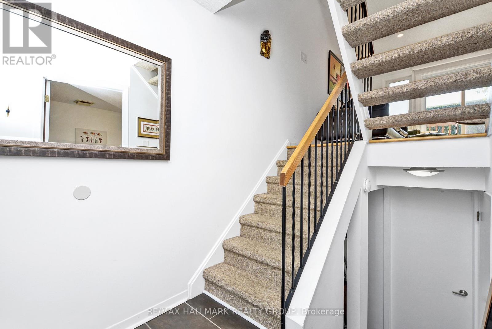 256 Bruyere Street, Ottawa, Ontario  K1N 5E6 - Photo 4 - X12968574