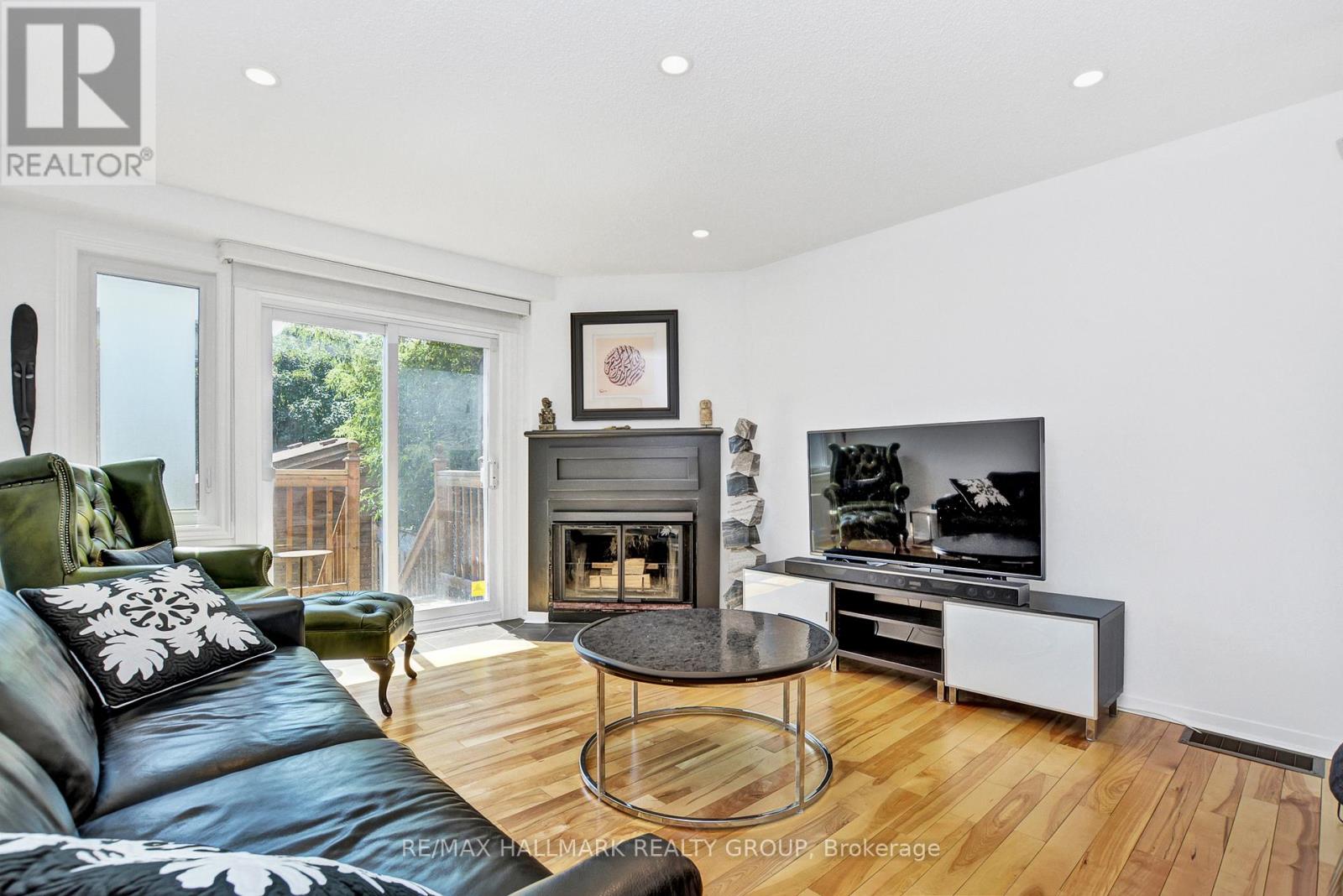 256 Bruyere Street, Ottawa, Ontario  K1N 5E6 - Photo 6 - X12968574