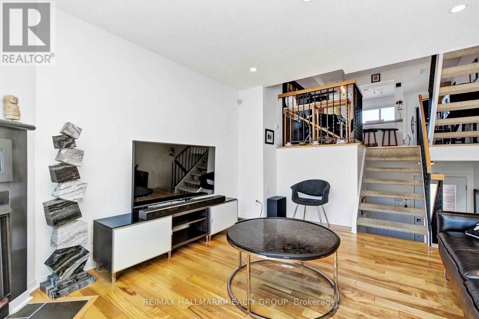 256 Bruyere Street, Ottawa, Ontario  K1N 5E6 - Photo 9 - X12968574