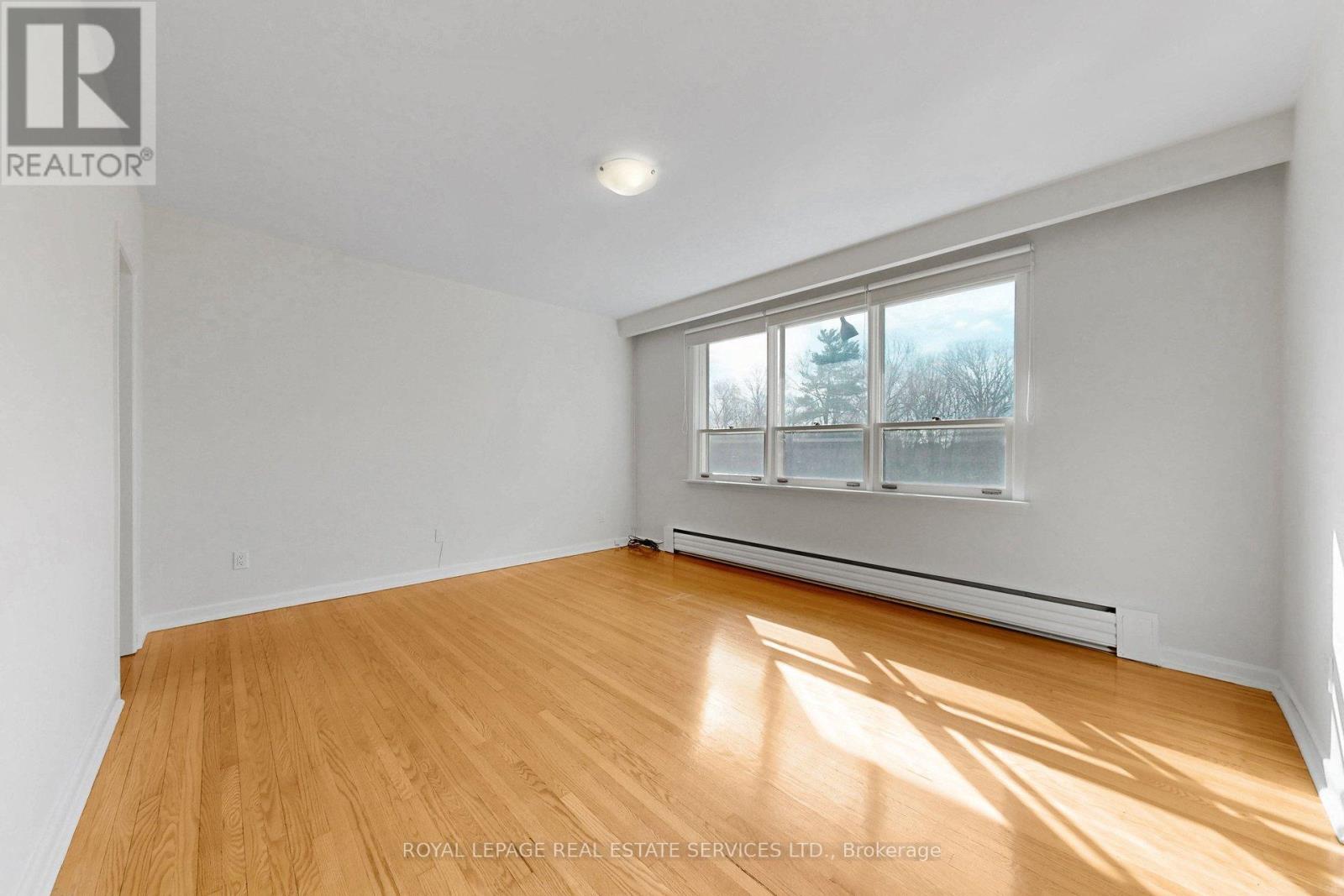 27 Peacham Crescent, Toronto, Ontario  M3M 1S2 - Photo 11 - W12968560