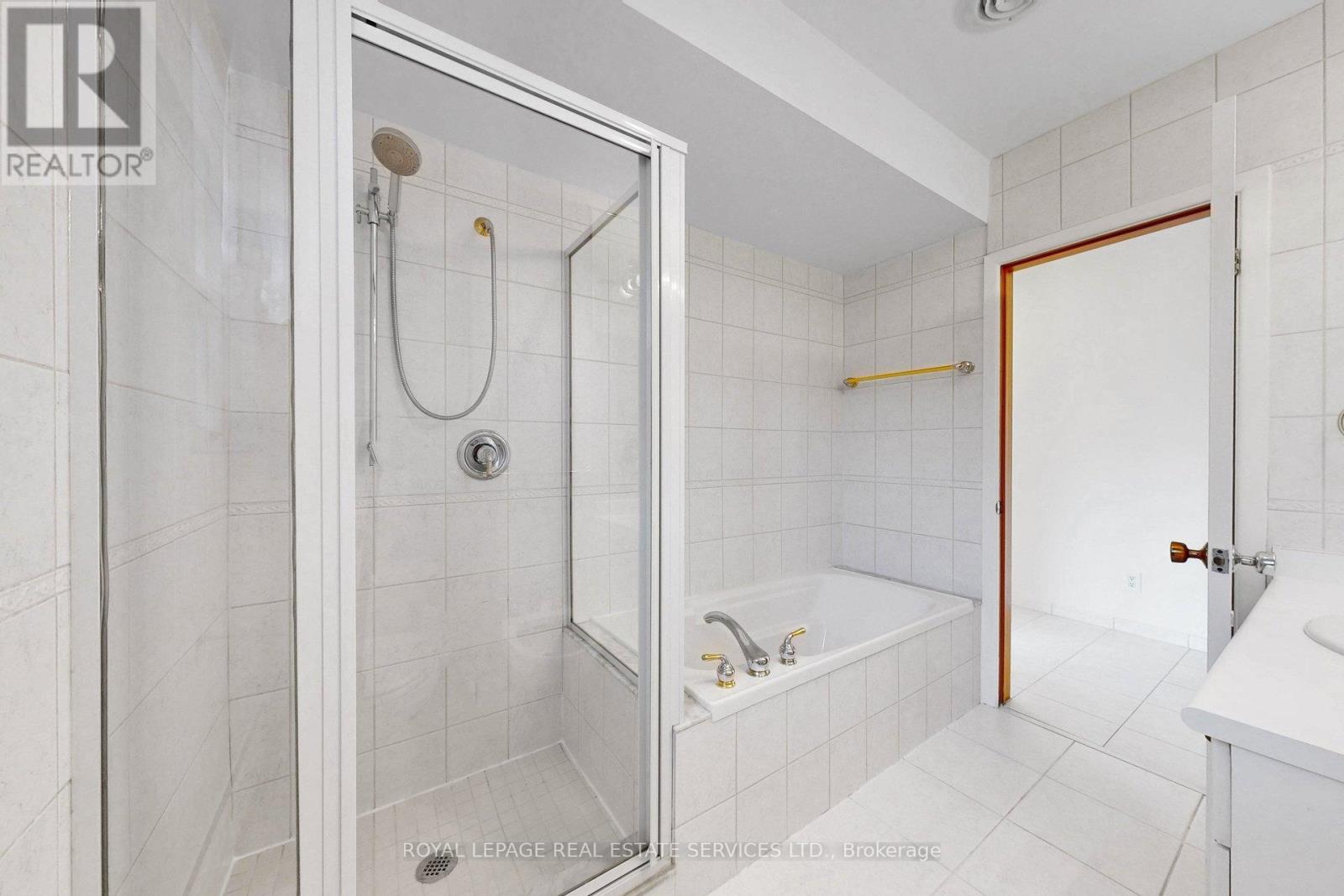 27 Peacham Crescent, Toronto, Ontario  M3M 1S2 - Photo 18 - W12968560