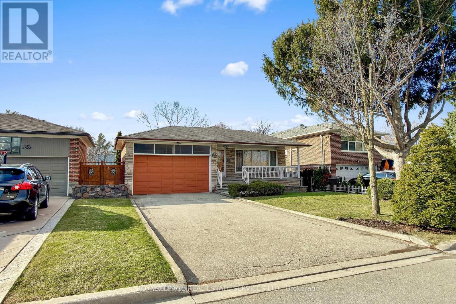 27 Peacham Crescent, Toronto, Ontario  M3M 1S2 - Photo 2 - W12968560