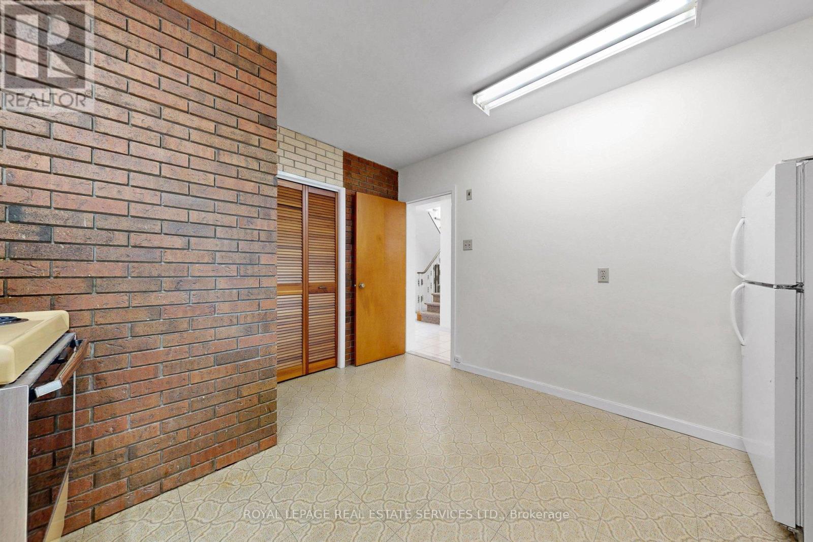 27 Peacham Crescent, Toronto, Ontario  M3M 1S2 - Photo 24 - W12968560