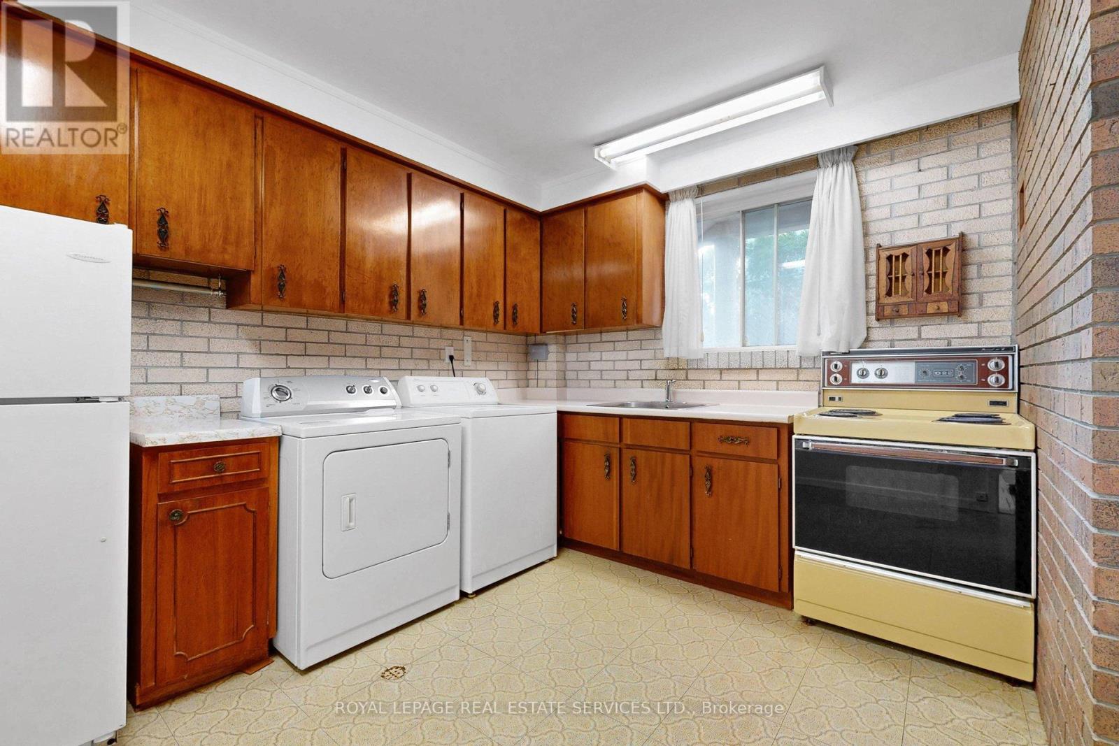 27 Peacham Crescent, Toronto, Ontario  M3M 1S2 - Photo 25 - W12968560