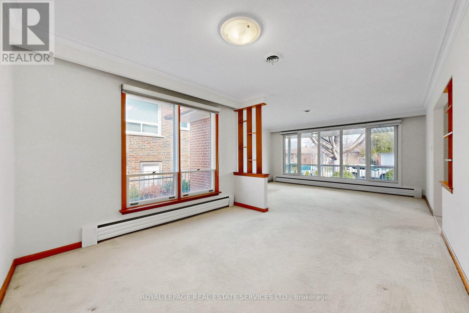 27 Peacham Crescent, Toronto, Ontario  M3M 1S2 - Photo 4 - W12968560