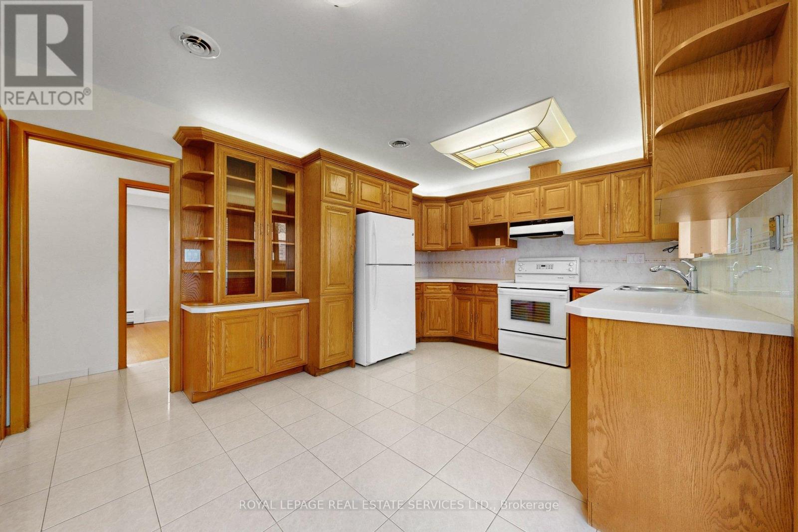 27 Peacham Crescent, Toronto, Ontario  M3M 1S2 - Photo 9 - W12968560