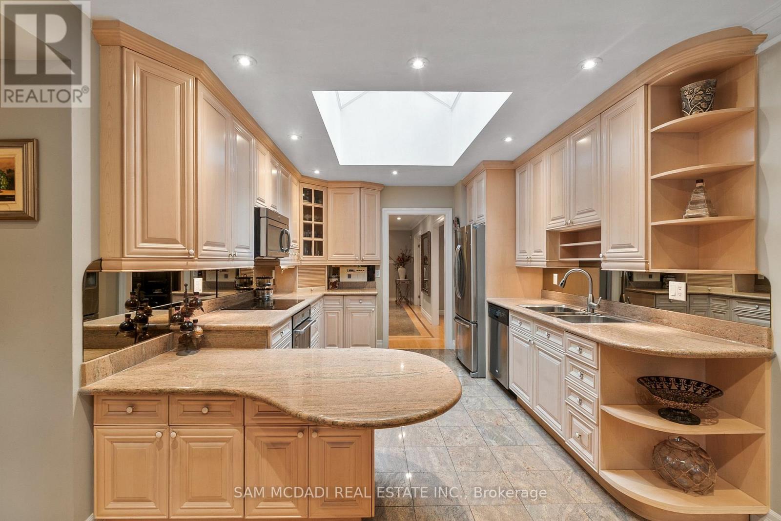 978 Tennyson Avenue, Mississauga, Ontario  L5H 2Z1 - Photo 13 - W12968576