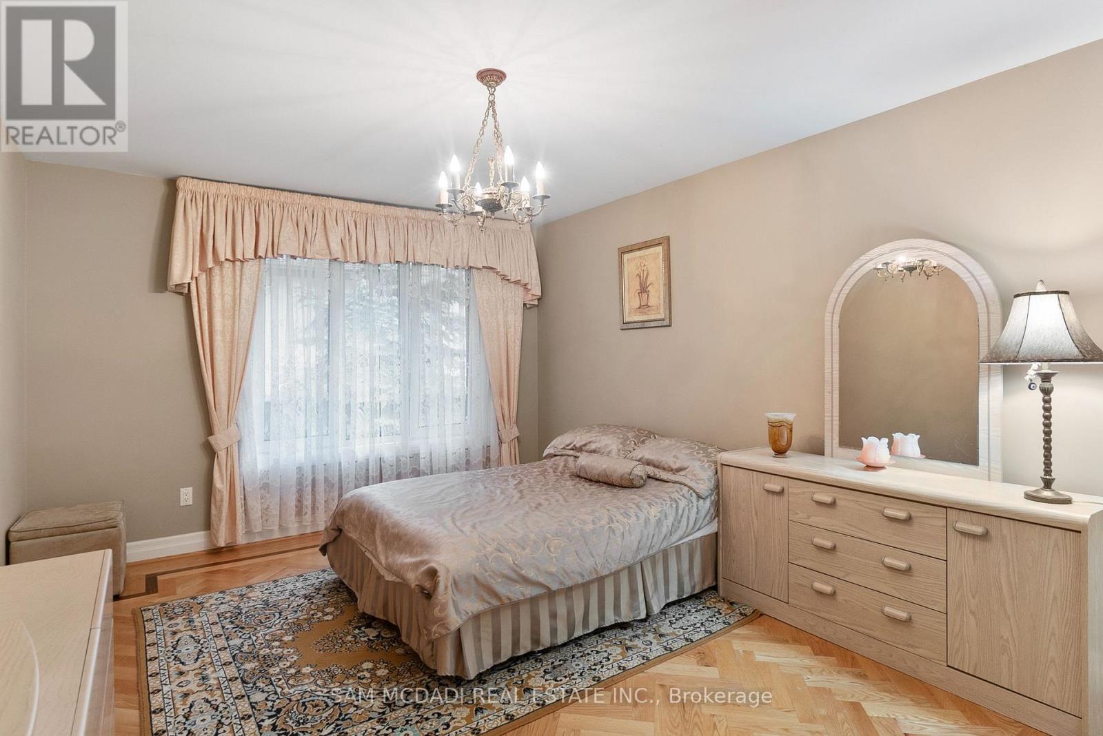 978 Tennyson Avenue, Mississauga, Ontario  L5H 2Z1 - Photo 33 - W12968576