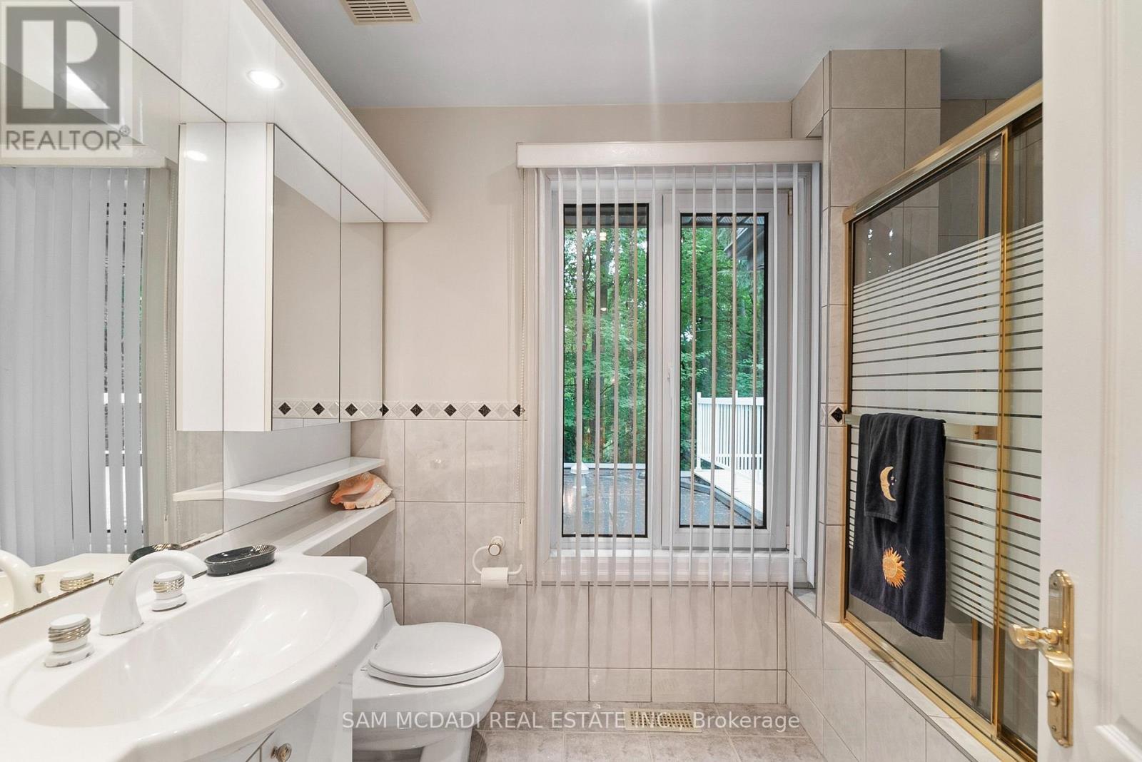 978 Tennyson Avenue, Mississauga, Ontario  L5H 2Z1 - Photo 35 - W12968576