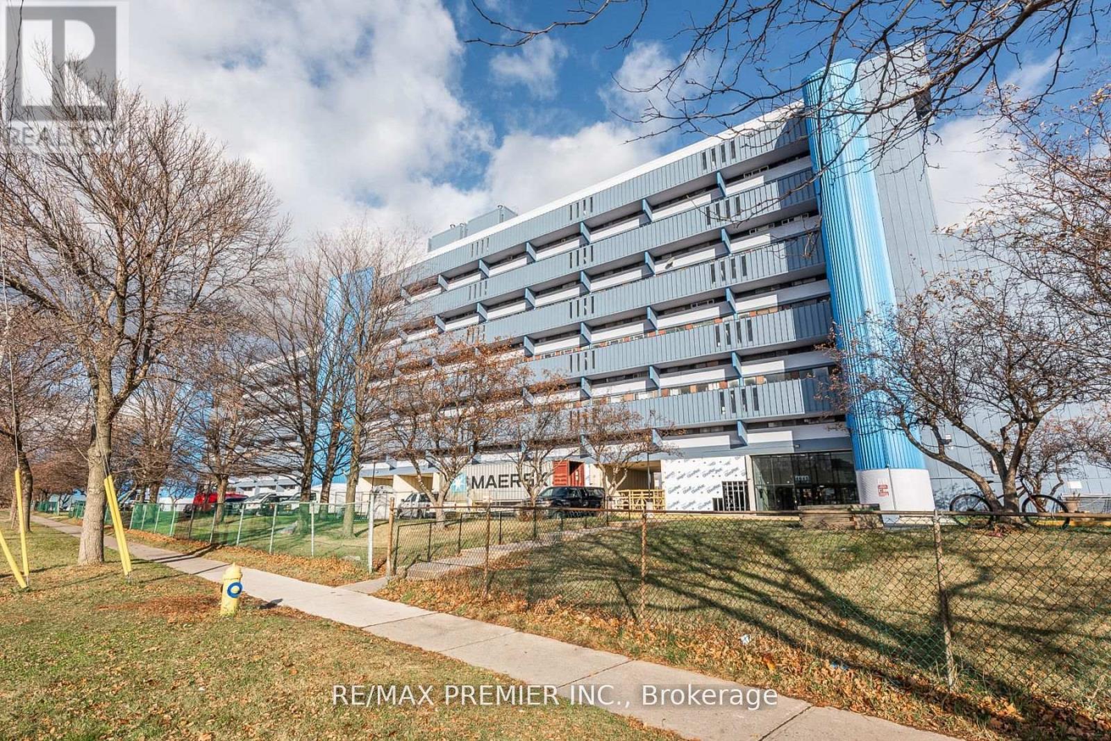 807 - 4673 JANE STREET, Toronto, Ontario