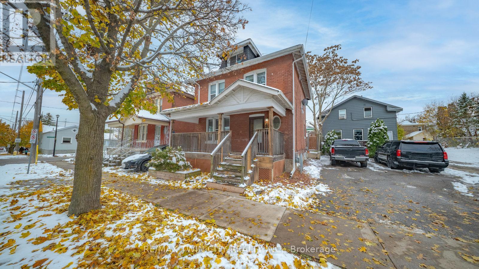47 Grey Street E, Brantford, Ontario  N3T 2T1 - Photo 2 - X12968562