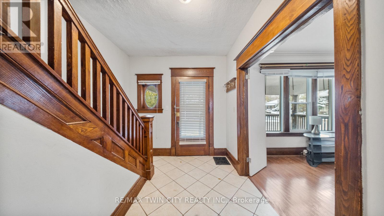 47 Grey Street E, Brantford, Ontario  N3T 2T1 - Photo 6 - X12968562