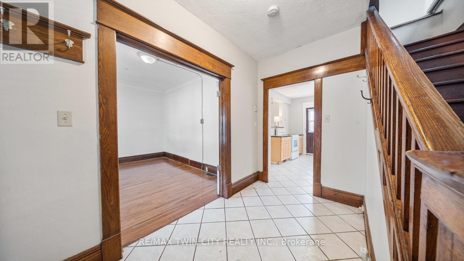 47 Grey Street E, Brantford, Ontario  N3T 2T1 - Photo 7 - X12968562