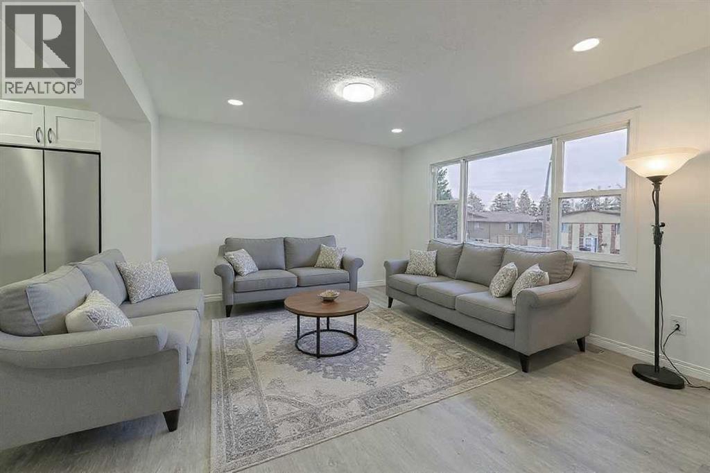 404 Pinehill Road Ne, Calgary, Alberta  T1Y 2M6 - Photo 2 - A2287650