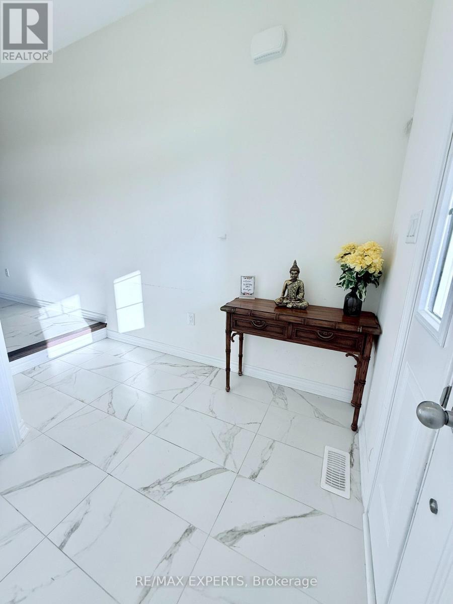 2229 Grainger Loop, Innisfil, Ontario  L9S 0N1 - Photo 4 - N12962064