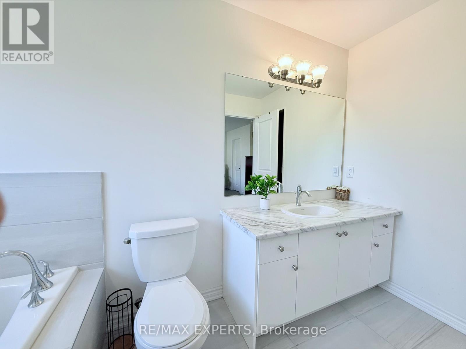 2229 Grainger Loop, Innisfil, Ontario  L9S 0N1 - Photo 20 - N12962064