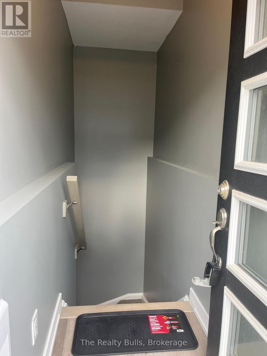 812 - 4263 Fourth Avenue, Niagara Falls, Ontario  L2E 0C3 - Photo 3 - X12848634