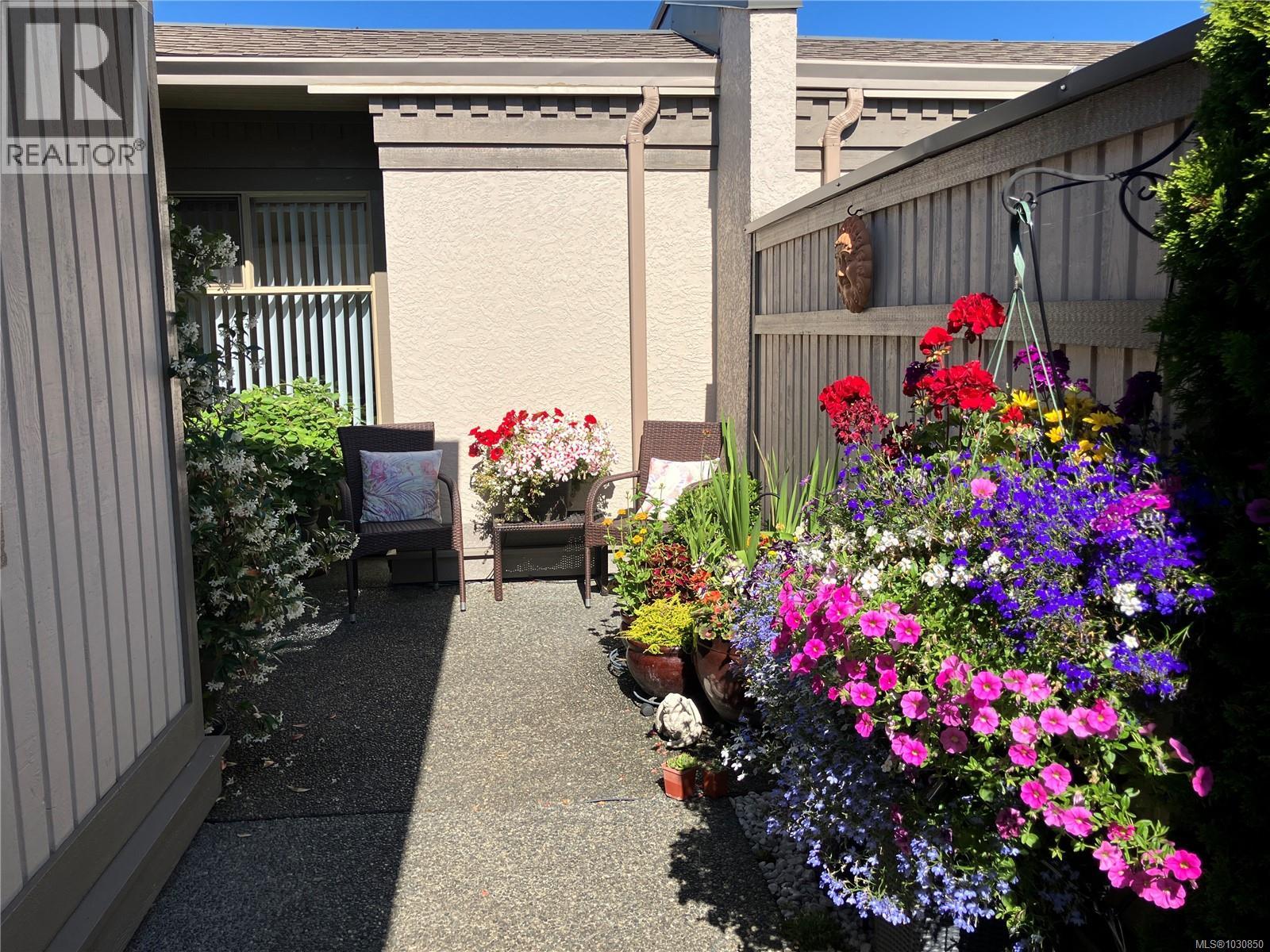 13 4300 Stoneywood Lane, Saanich, British Columbia  V8X 5A5 - Photo 38 - 1030850