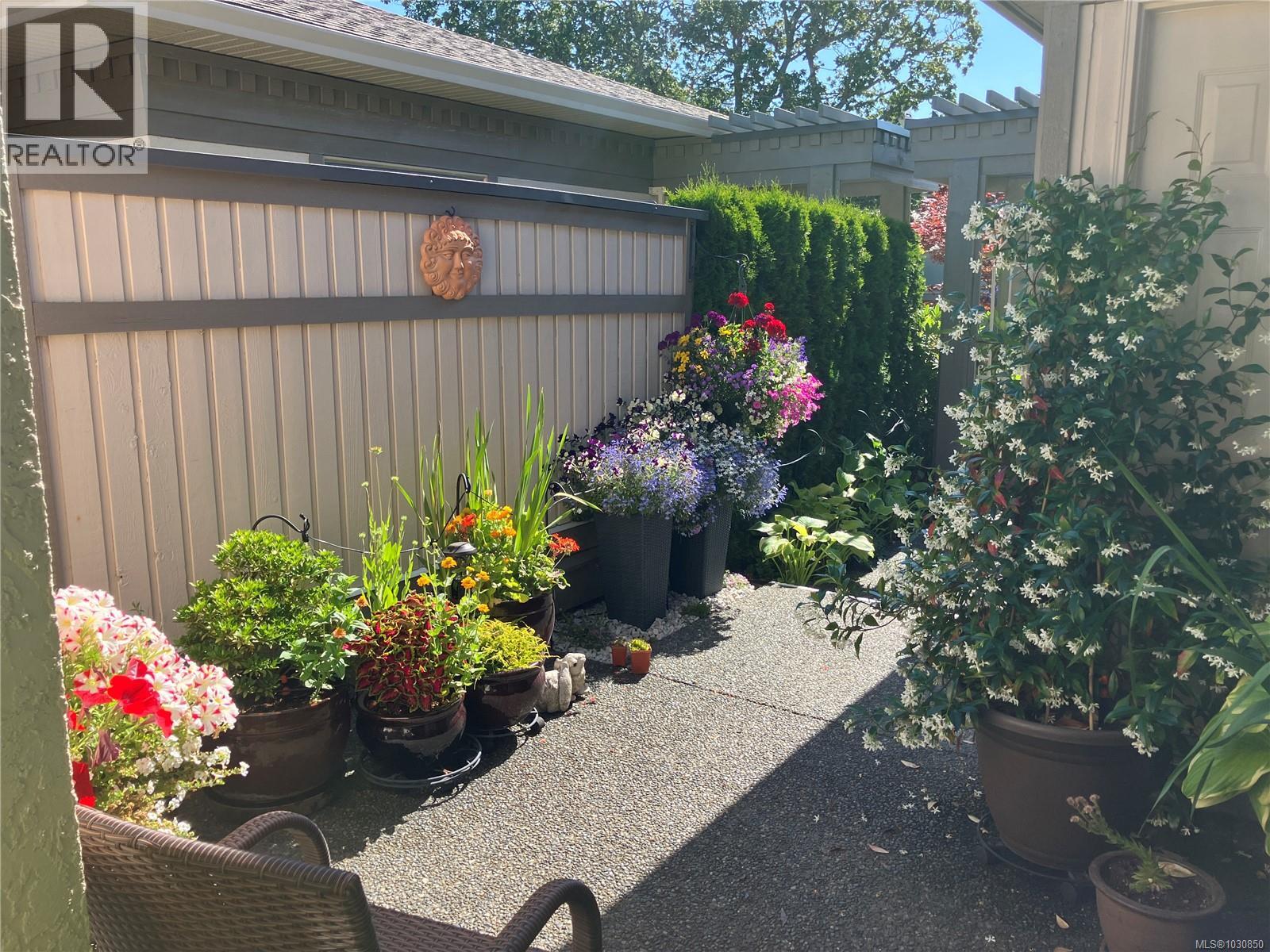 13 4300 Stoneywood Lane, Saanich, British Columbia  V8X 5A5 - Photo 39 - 1030850