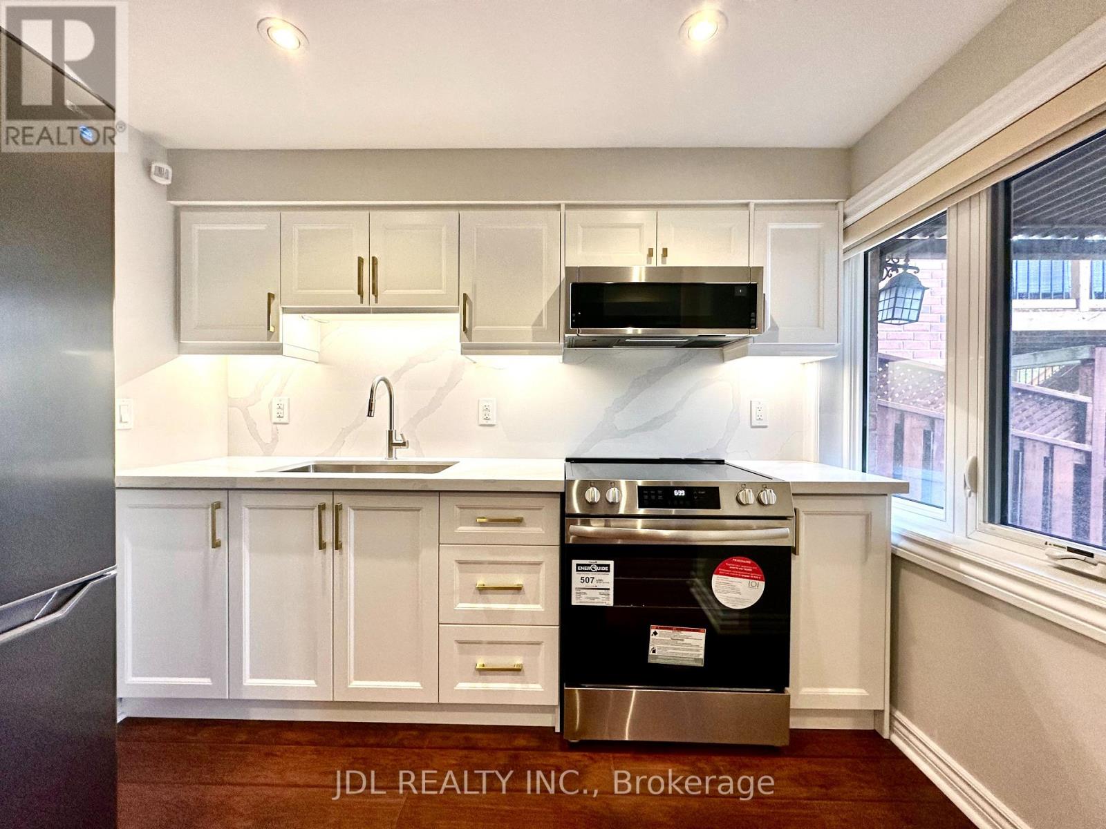 Walkout Basement - 32 Bestview Crescent, Vaughan, Ontario  L6A 3S8 - Photo 3 - N12966150