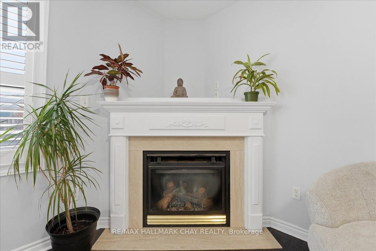 102 Esther Drive, Barrie, Ontario  L4N 0V8 - Photo 10 - S12968614