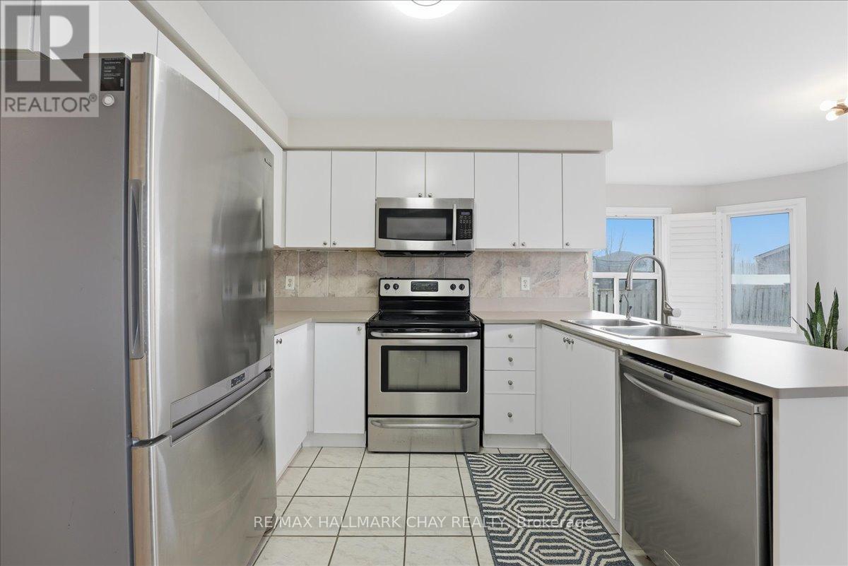 102 Esther Drive, Barrie, Ontario  L4N 0V8 - Photo 12 - S12968614