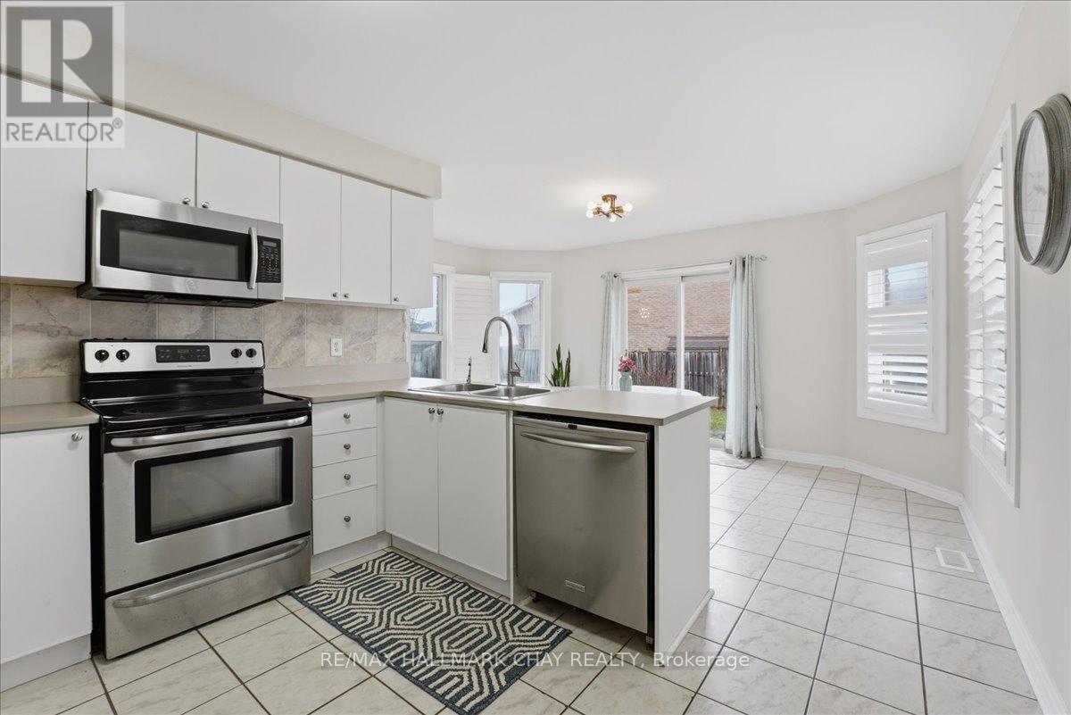 102 Esther Drive, Barrie, Ontario  L4N 0V8 - Photo 13 - S12968614