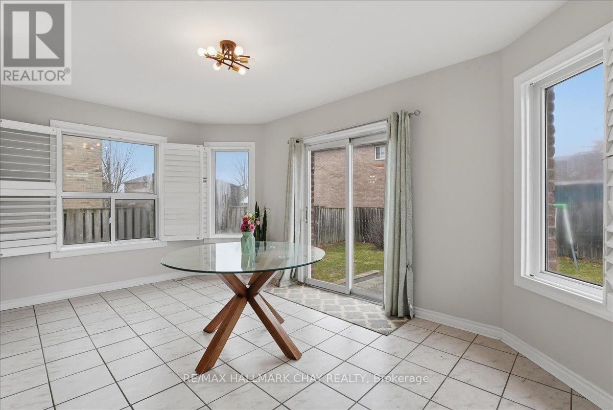 102 Esther Drive, Barrie, Ontario  L4N 0V8 - Photo 15 - S12968614