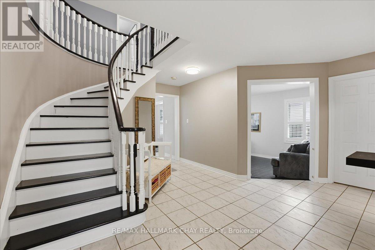 102 Esther Drive, Barrie, Ontario  L4N 0V8 - Photo 5 - S12968614