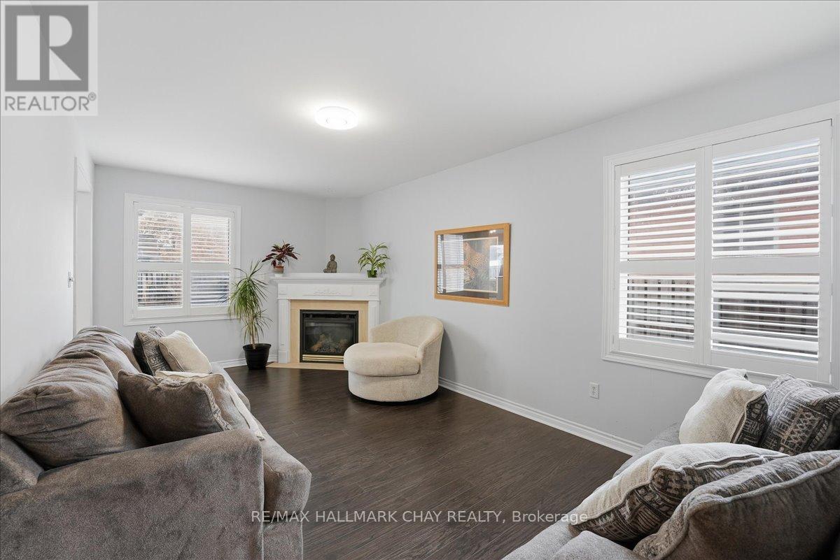 102 Esther Drive, Barrie, Ontario  L4N 0V8 - Photo 8 - S12968614