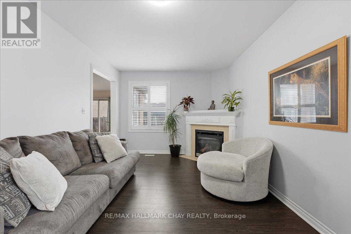 102 Esther Drive, Barrie, Ontario  L4N 0V8 - Photo 9 - S12968614