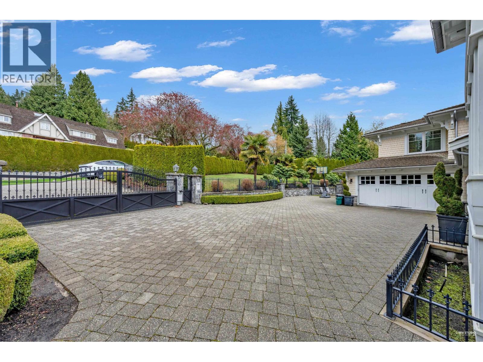 2913 Altamont Crescent, West Vancouver, British Columbia  V7V 3B9 - Photo 2 - R3107612