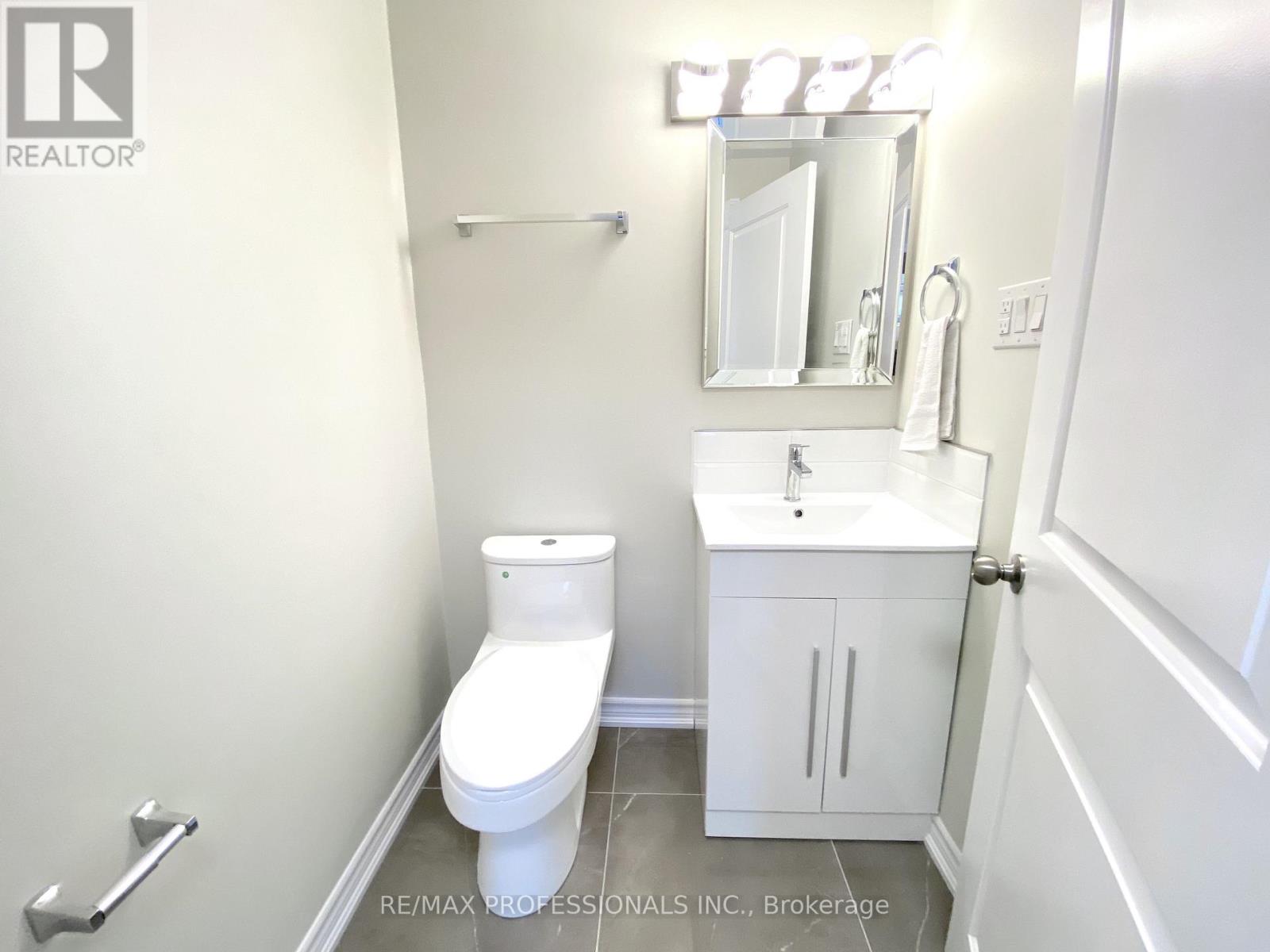 77 Roseneath Crescent, Kitchener, Ontario  N2E 1V8 - Photo 11 - X12968604