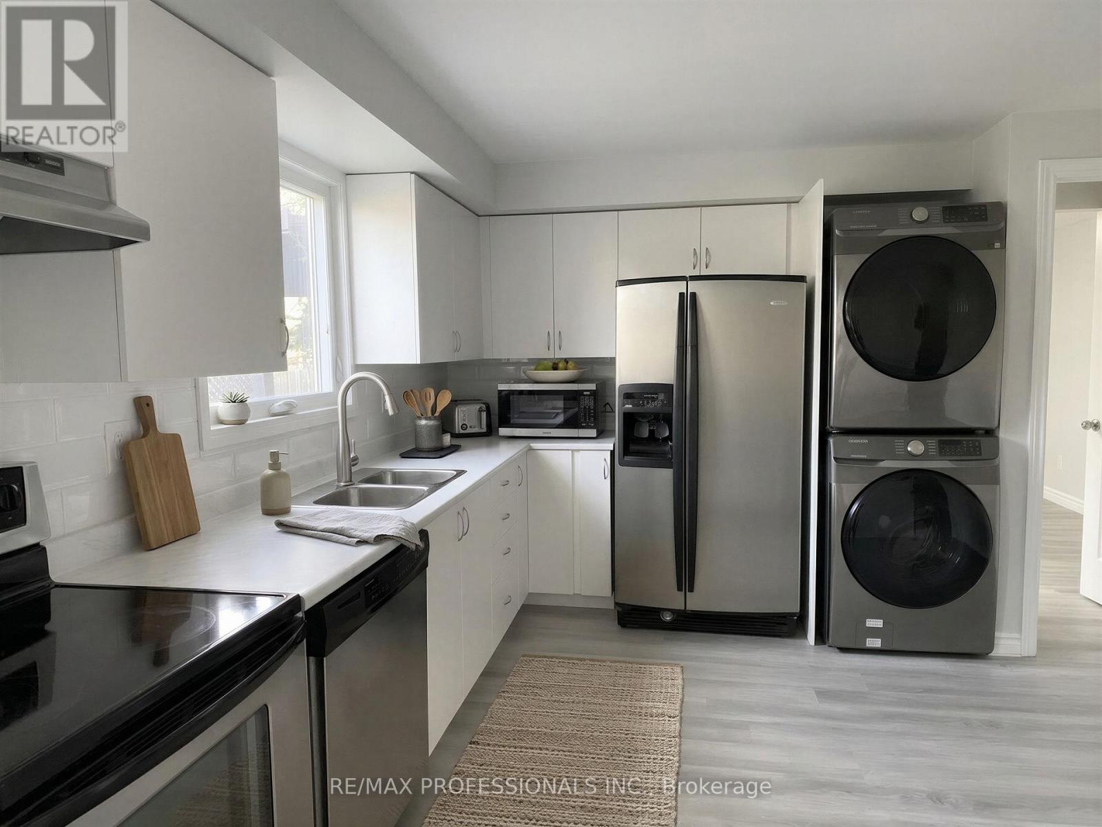 77 Roseneath Crescent, Kitchener, Ontario  N2E 1V8 - Photo 5 - X12968604