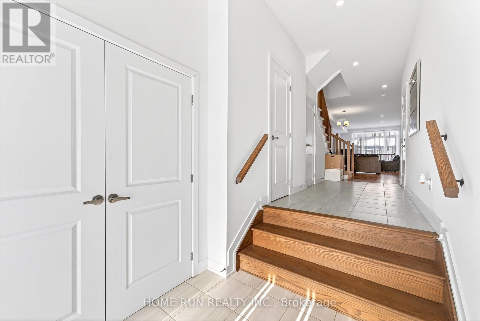 2071 Allegrini Terrace, Ottawa, Ontario  K2S 2S1 - Photo 3 - X12968648