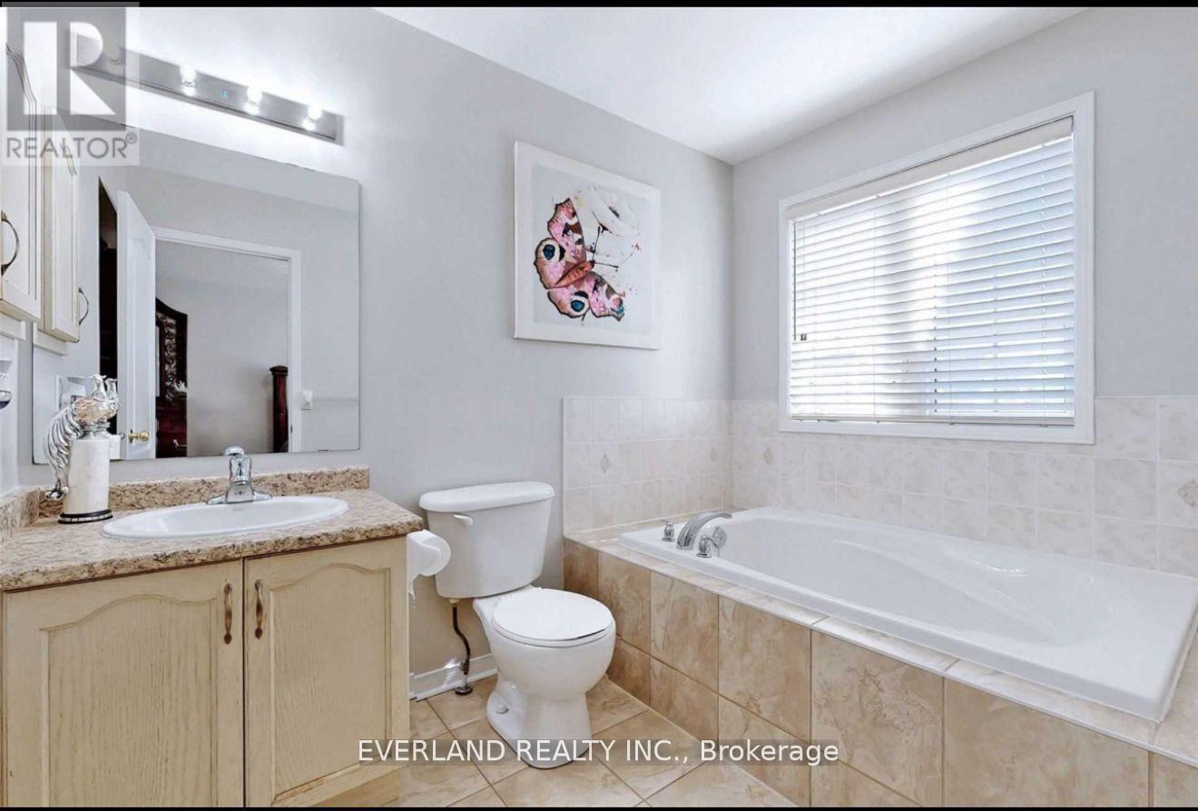 806 Castlemore Avenue, Markham, Ontario  L6E 1P2 - Photo 12 - N12968642