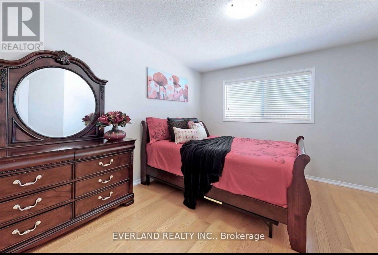 806 Castlemore Avenue, Markham, Ontario  L6E 1P2 - Photo 13 - N12968642