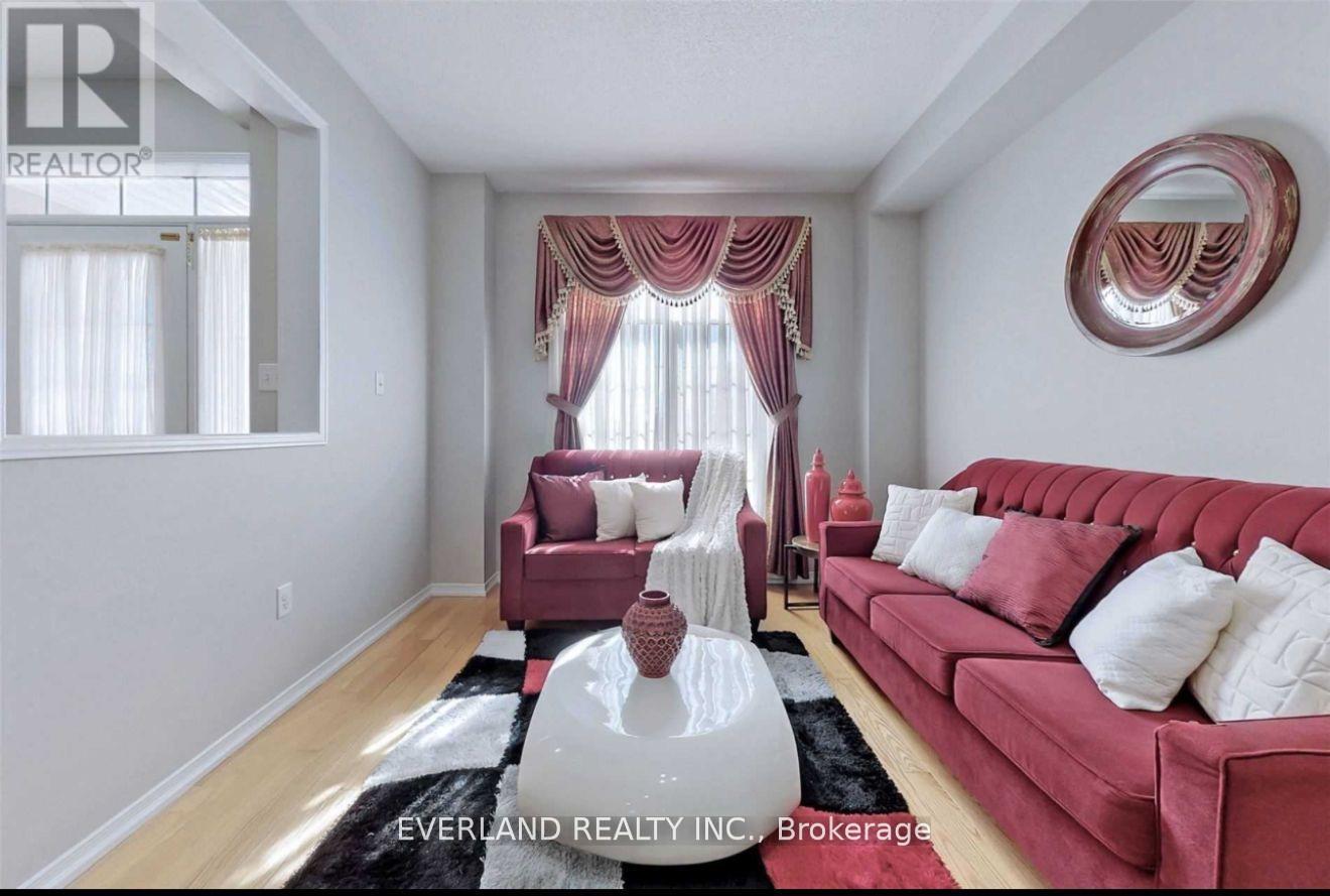 806 Castlemore Avenue, Markham, Ontario  L6E 1P2 - Photo 3 - N12968642