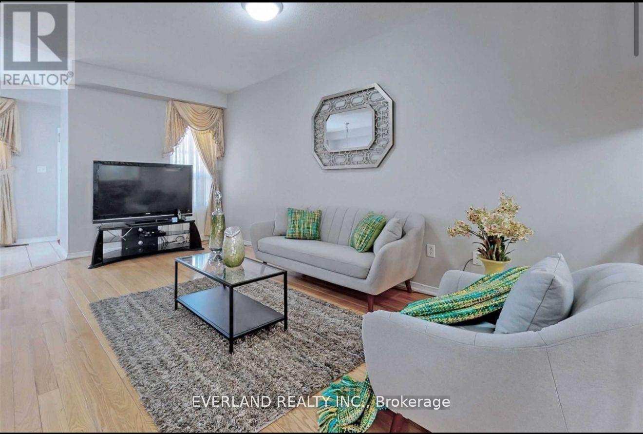 806 Castlemore Avenue, Markham, Ontario  L6E 1P2 - Photo 4 - N12968642