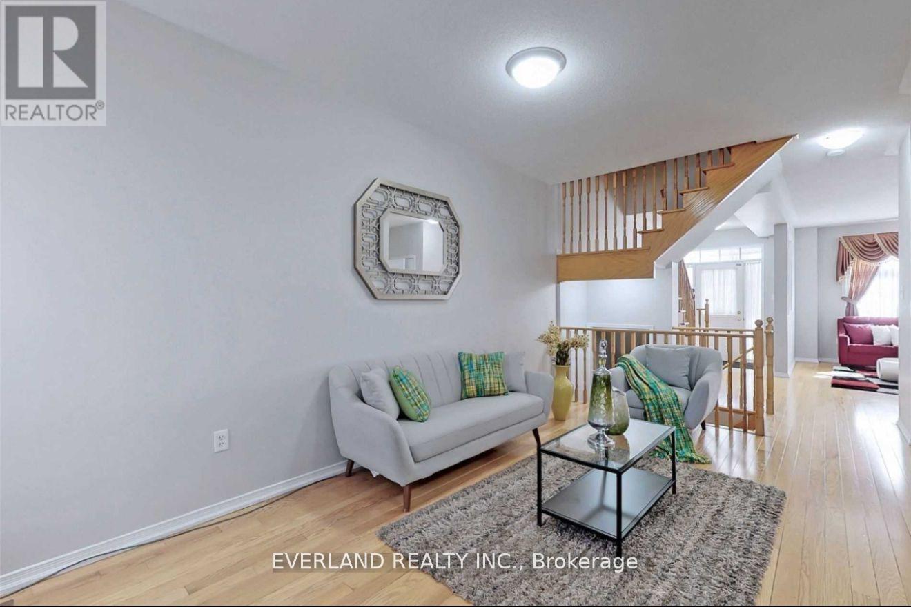 806 Castlemore Avenue, Markham, Ontario  L6E 1P2 - Photo 6 - N12968642