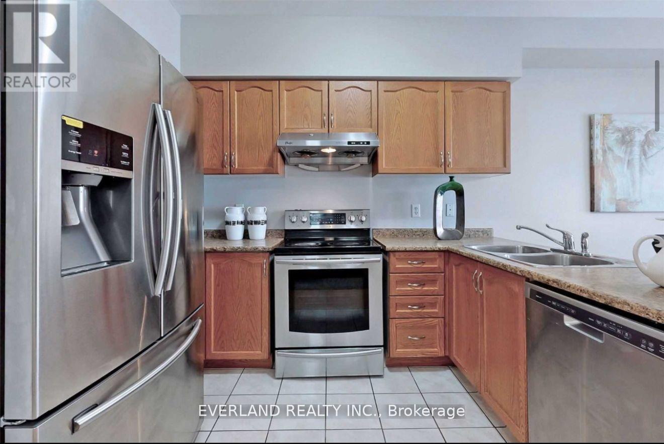 806 Castlemore Avenue, Markham, Ontario  L6E 1P2 - Photo 7 - N12968642