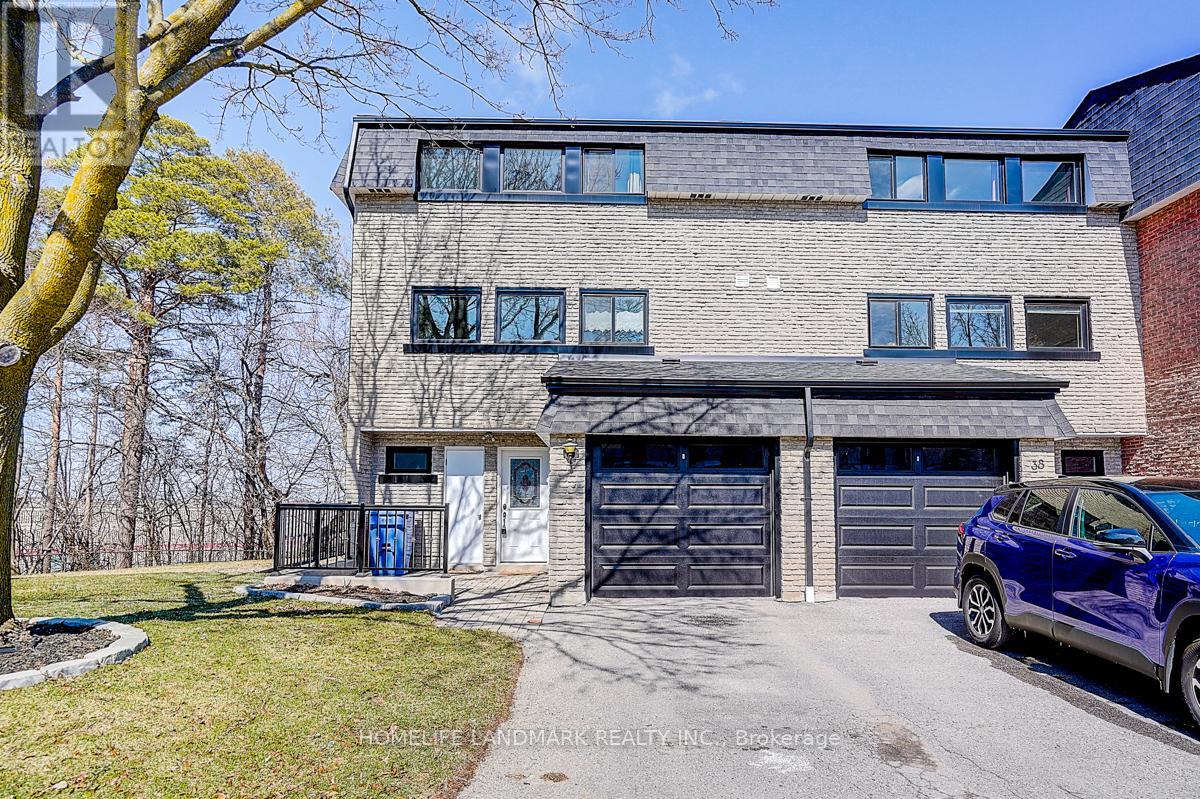 40 HENDERSON DRIVE, Aurora, Ontario