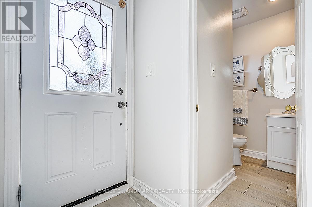 40 Henderson Drive, Aurora, Ontario  L4G 3L2 - Photo 3 - N12968650