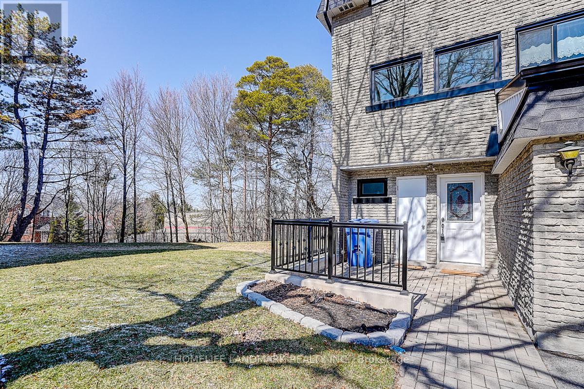 40 Henderson Drive, Aurora, Ontario  L4G 3L2 - Photo 31 - N12968650